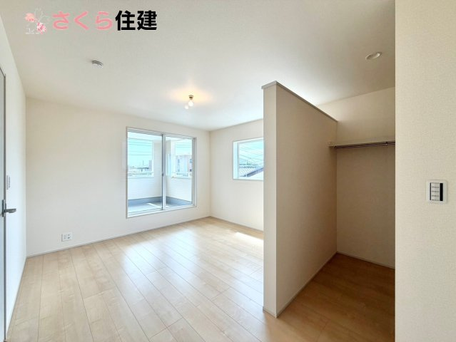 リーブルガーデン宇都宮岩曽町第3　1号棟の洋室|広々とした寝室です♪お子様の成長に伴って増えていく荷物にも対応できます！WIC完備！
