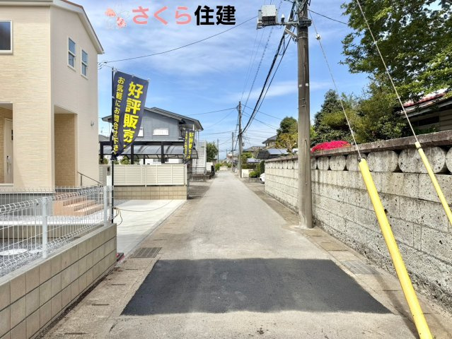 リーブルガーデン宇都宮岩曽町第3　1号棟の前面道路含む現地写真|前面道路北側4ｍ公道