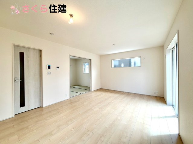 リーブルガーデン宇都宮岩曽町第3　1号棟の居間・リビング|16帖広々リビングダイニング！横の洋室とつなげれば20.5帖で解放感たっぷりです。