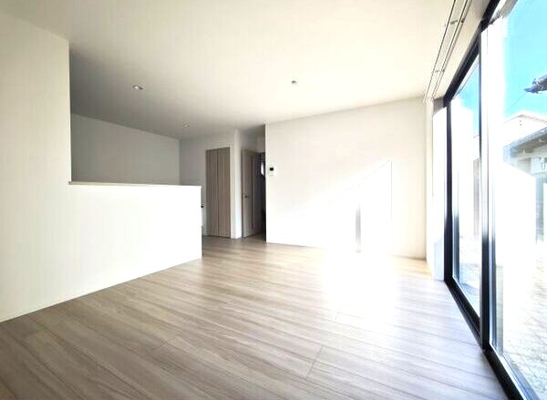 吉根貸戸建ＳＯＵＴＨ ＷＩＮＧの居間・リビング