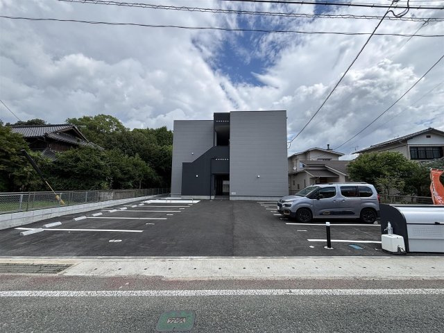 ADC鳥栖ブルクの駐車場