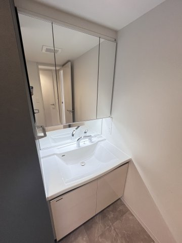 ライフフィールド都島　ラ・フォンテの独立洗面台