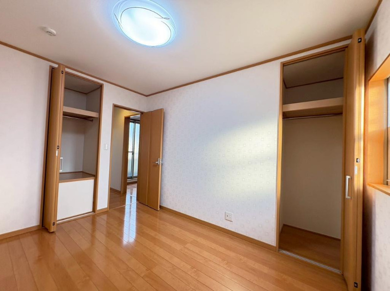 東大阪市若江東町１丁目　中古戸建の洋室