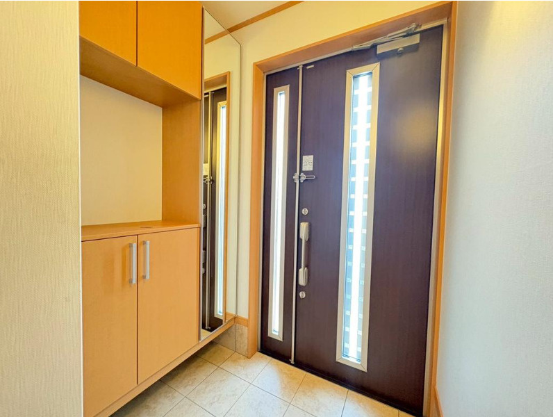 東大阪市若江東町１丁目　中古戸建の玄関