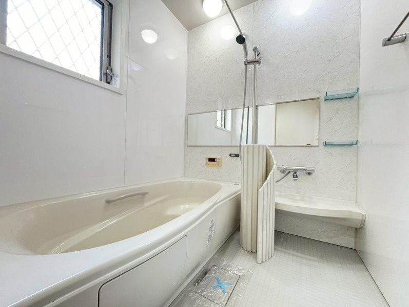 東大阪市若江東町１丁目　中古戸建の浴室