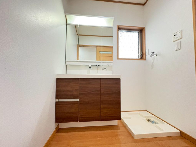 東大阪市若江東町１丁目　中古戸建の独立洗面台