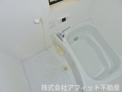 【浴室】 | さくらハイツ | 小窓付き　※写真はイメージです