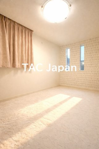 中古一戸建て｜◆トヨタホーム設計・施工◆軽量鉄骨造の注文住宅　台東区日本堤の洋室|陽だまりのようなぬくもりに満ちた洋室で、家族との穏やかなひとときをゆったりと。※CG画像加工を行っています。