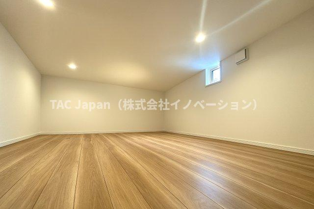 中古一戸建て｜◆トヨタホーム設計・施工◆軽量鉄骨造の注文住宅　台東区日本堤の収納|遊び心と実用性を兼ね備えた小屋裏収納。使い方は自由自在──収納にも、趣味の空間にも、自分だけの特別な場所に。※CG画像加工を行っています。