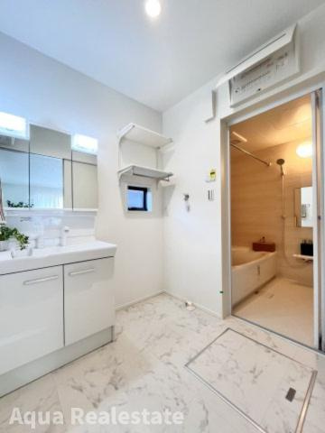 オール電化デザイナーズハウス高松市太田上町建売⑥の独立洗面台|独立洗面台で身支度をすべて済ませてしまいましょう