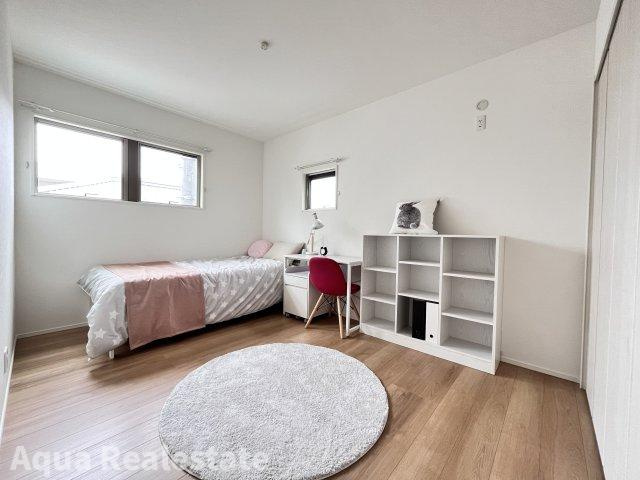 オール電化デザイナーズハウス高松市太田上町建売⑥の子供部屋|使い勝手のいい寝室です