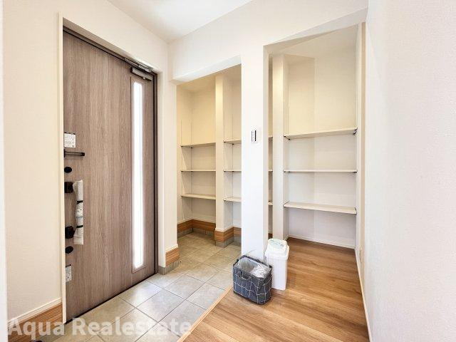 オール電化デザイナーズハウス高松市太田上町建売⑥の玄関|きれいな玄関です