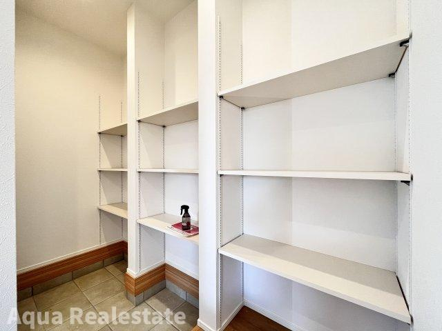 オール電化デザイナーズハウス高松市太田上町建売⑥の収納|玄関です