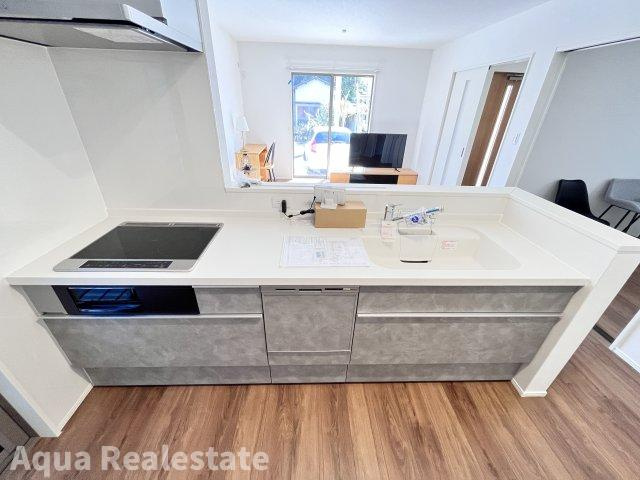 オール電化デザイナーズハウス高松市太田上町建売⑥のその他|作業スペースが広く家事動線をゆったりと確保できるキッチンです。