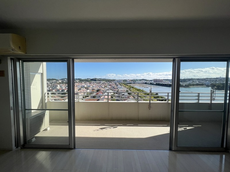 Fステージ豊崎リバーフロントの居間・リビング|Fステージ豊崎リバーフロント｜アイランドリゾート沖縄