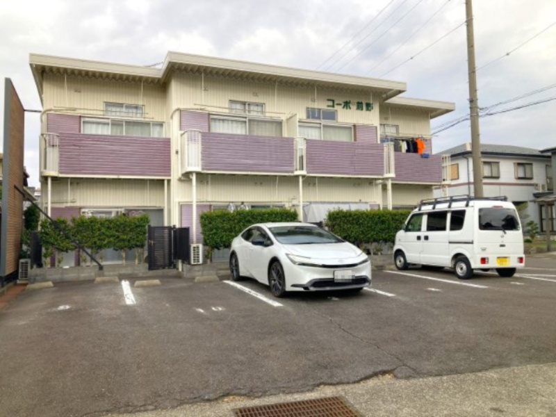 各務原市那加前野町３丁目の一棟アパートの駐車場