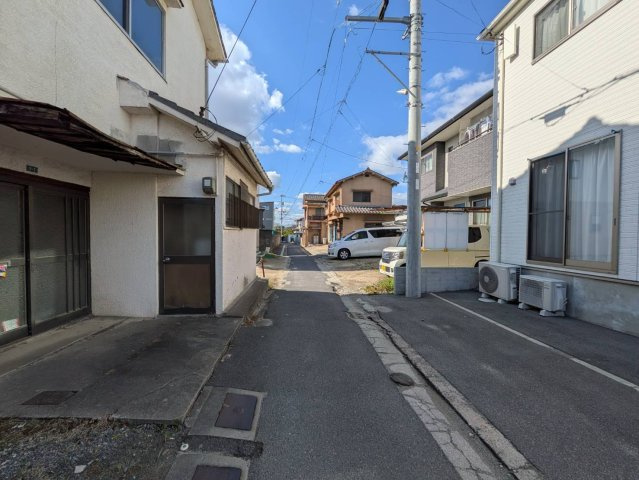 岡山市北区七日市東町 土地の前面道路含む現地写真|◆北側前面道路の幅員は2.1ｍです。