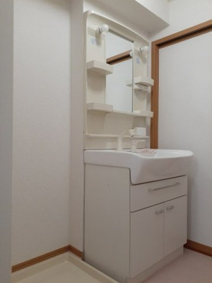 【洗面所】 | スウィートガーデンＡ | 忙しい朝には欠かせない洗面所です