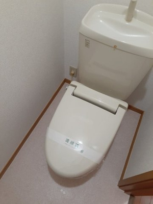 【トイレ】 | スウィートガーデンＡ | ゆったりとした空間のトイレです