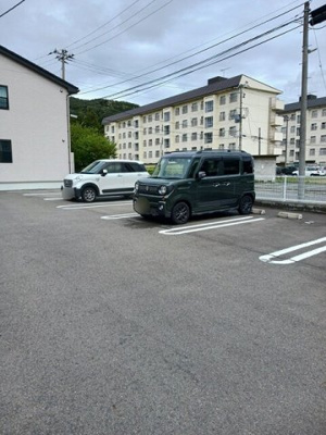【駐車場】 | ハピアス鎌田 | 駐車場があるので、車を買う予定の方も安心です