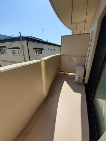 【バルコニー】 | Ｃｏｎ　Ｂｒｉｏ | 陽当たり良好なバルコニーです