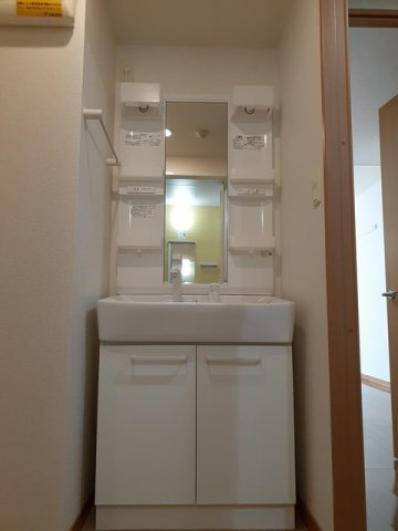 【洗面所】 | Ｃｏｎ　Ｂｒｉｏ | 忙しい朝には欠かせない洗面所です