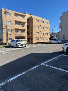 ロジィングス藤井の駐車場