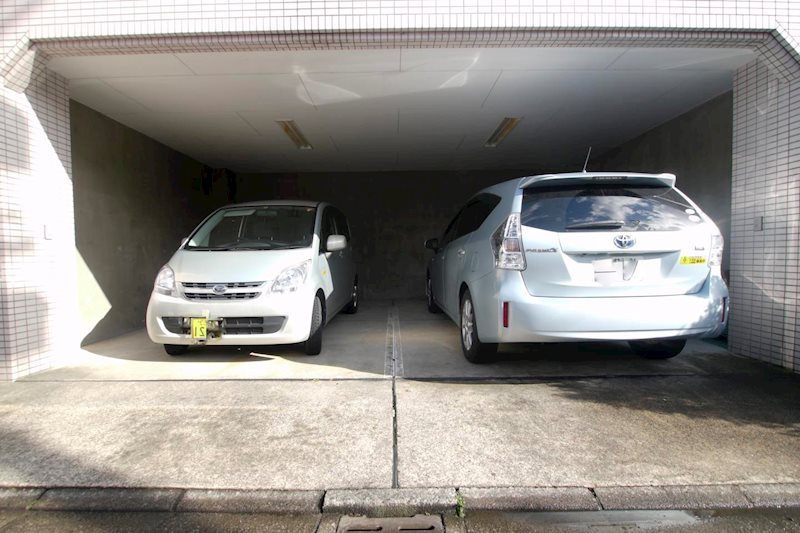 メゾンファミリオの駐車場