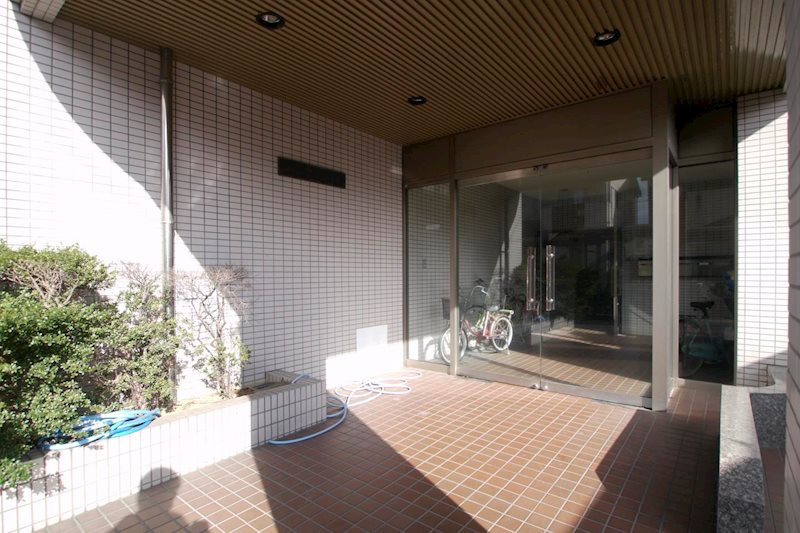 メゾンファミリオのエントランス