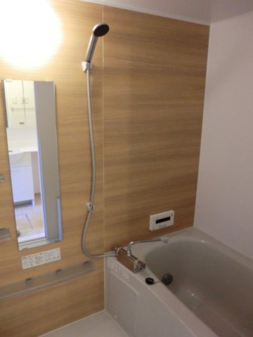 サンライズ御井Ⅱの浴室|落ち着いた空間のお風呂です※同タイプの部屋になります。
