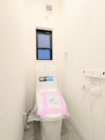 台東区東上野５丁目の戸建のトイレ|～2階 トイレ写真～