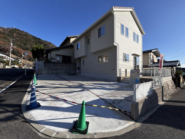 新築戸建　　毘沙門台３丁目の前面道路含む現地写真