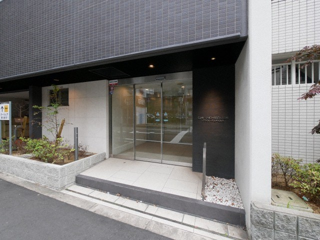 グランルージュ中之島南のエントランス