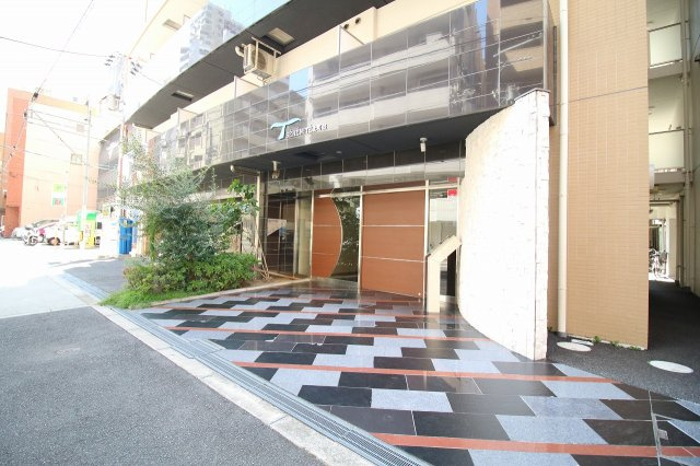 セレニテ上町台のエントランス