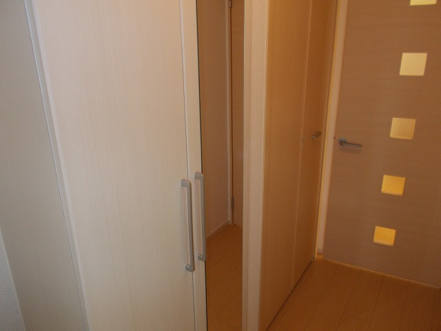 ウエスト　ノアβの玄関