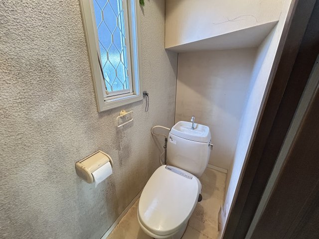 津乃峰町長浜中古戸建のトイレ