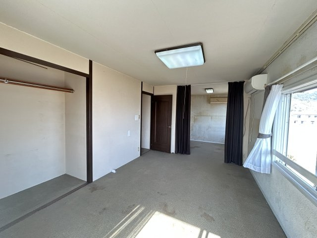 津乃峰町長浜中古戸建の洋室