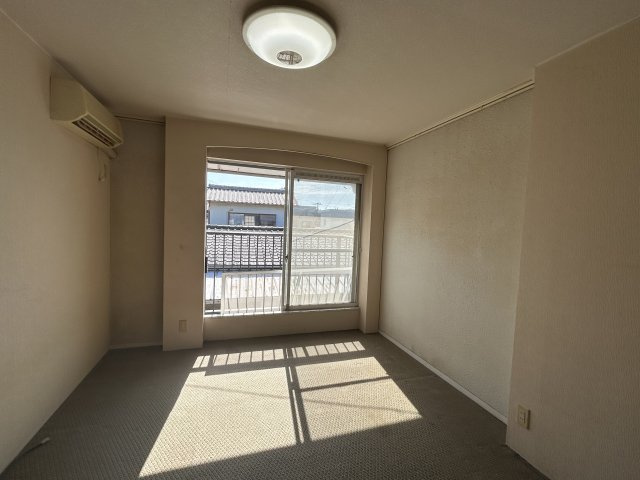 津乃峰町長浜中古戸建の洋室