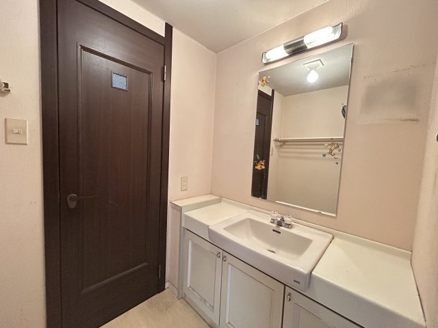 津乃峰町長浜中古戸建の洗面所