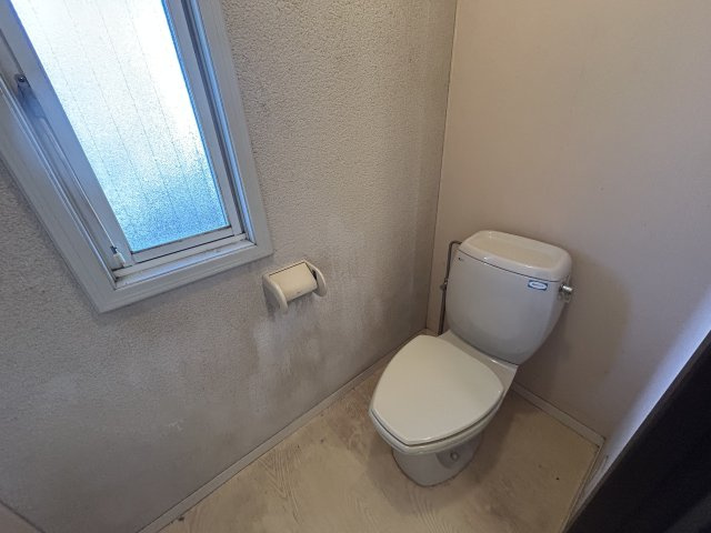 津乃峰町長浜中古戸建のトイレ