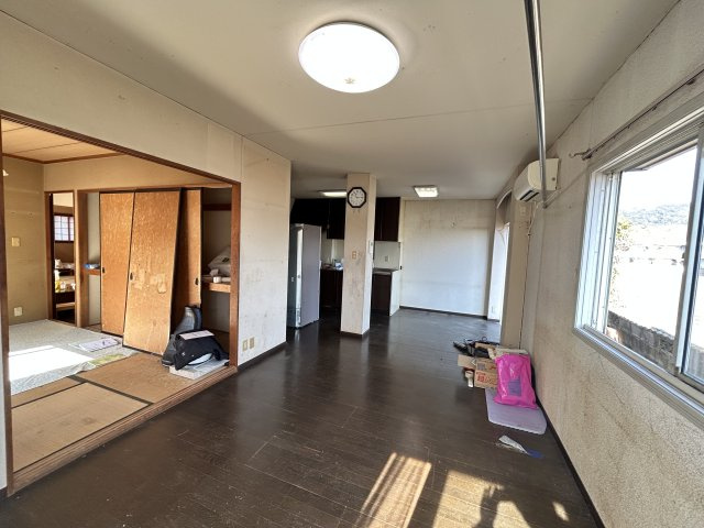 津乃峰町長浜中古戸建の居間・リビング