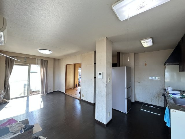 津乃峰町長浜中古戸建の居間・リビング