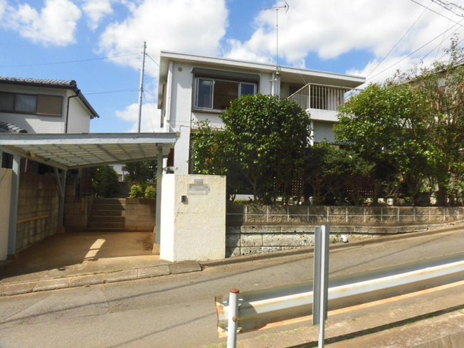 【外観】 | 牛久市田宮町　中古戸建 | 小学校近くお子様の通学も安心♪