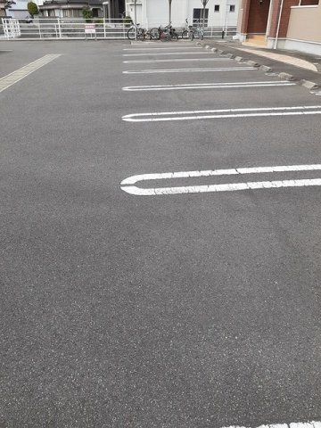 アルバ　カーサⅡの駐車場