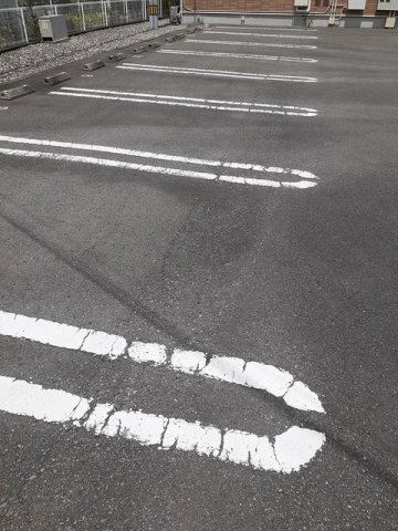 クラール名東　Ａの駐車場