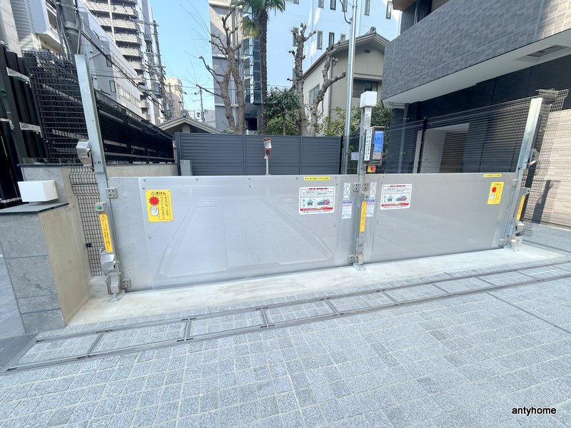 コンフォリア・リヴ博労町一丁目Q　仲介手数料無料の駐車場