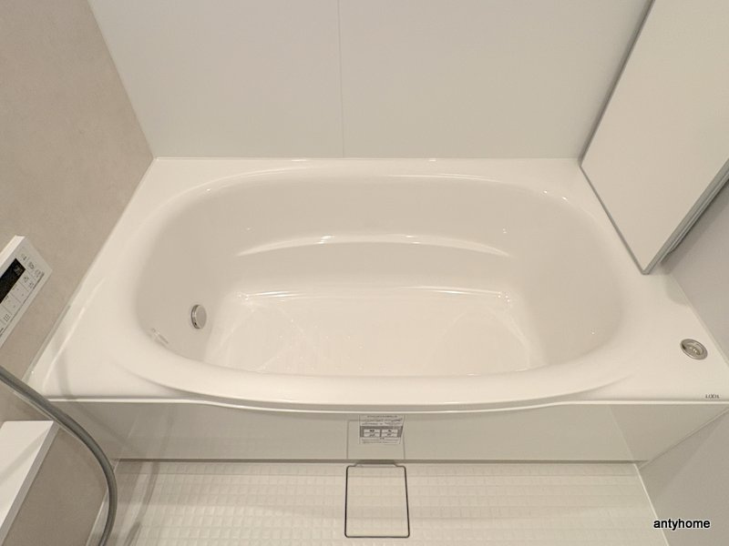 コンフォリア・リヴ博労町一丁目Q　仲介手数料無料の浴室