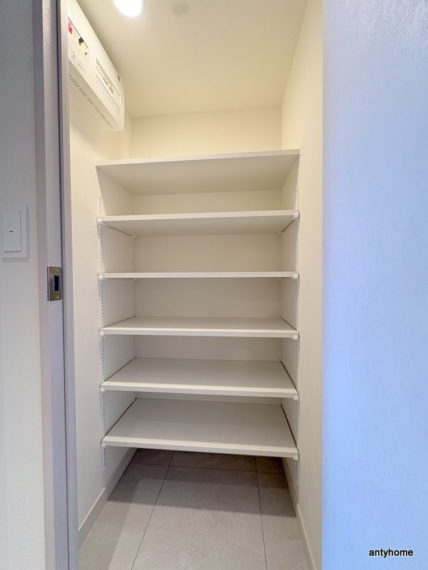 コンフォリア・リヴ博労町一丁目Q　仲介手数料無料の収納