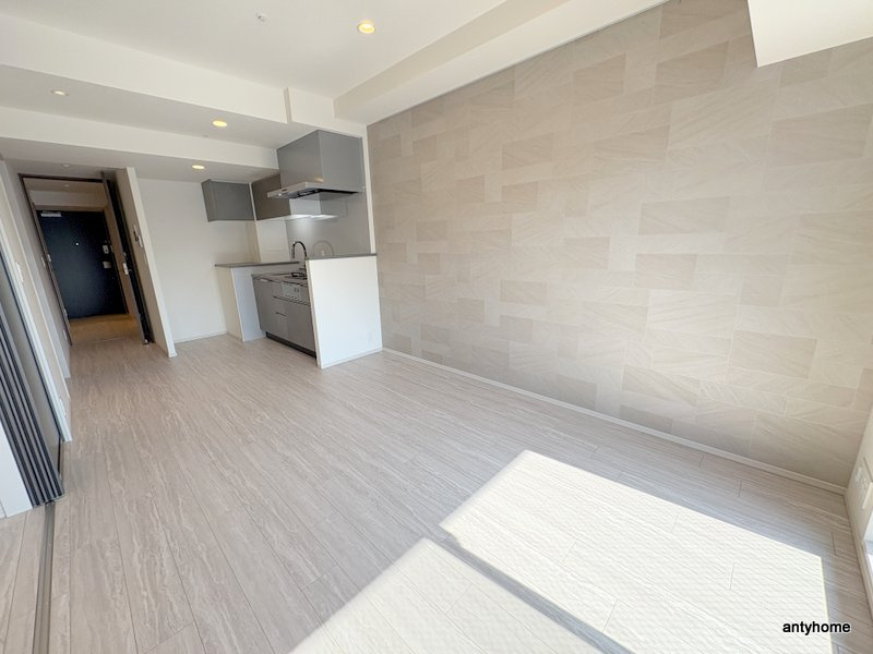 コンフォリア・リヴ博労町一丁目Q　仲介手数料無料の居間・リビング