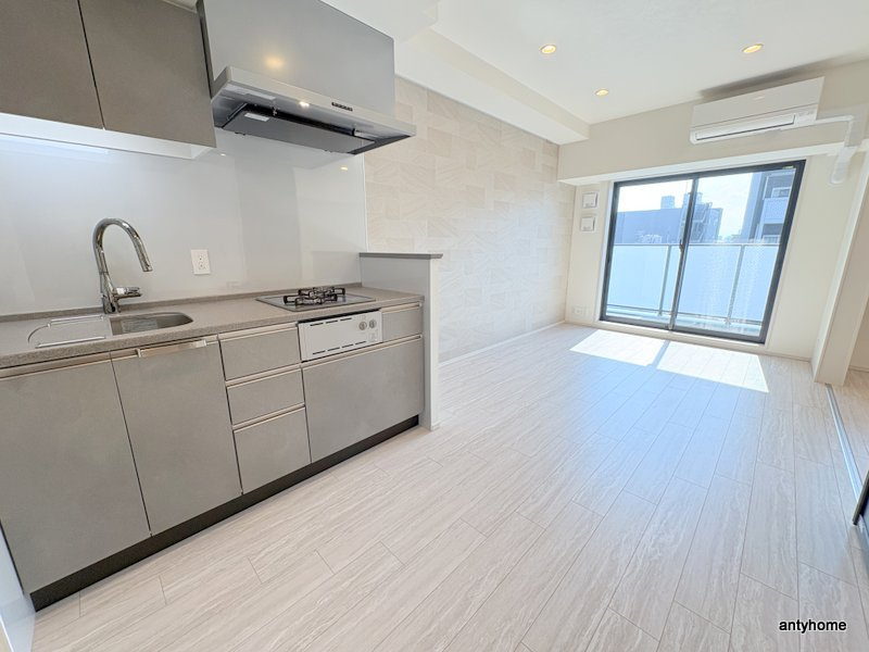 コンフォリア・リヴ博労町一丁目Q　仲介手数料無料の洋室